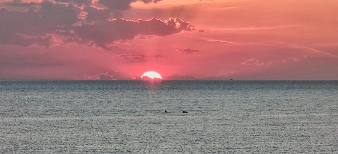 Sunset Bay Torre Suda